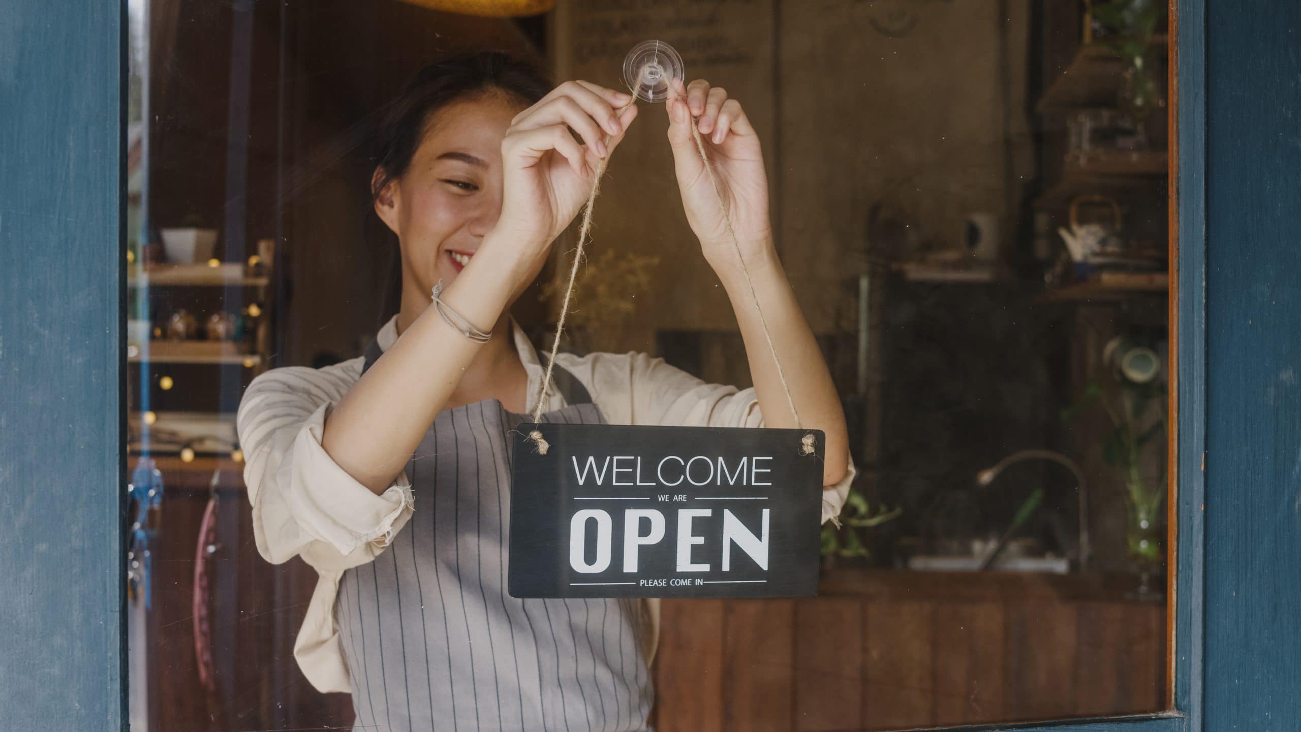 store door welcome sign