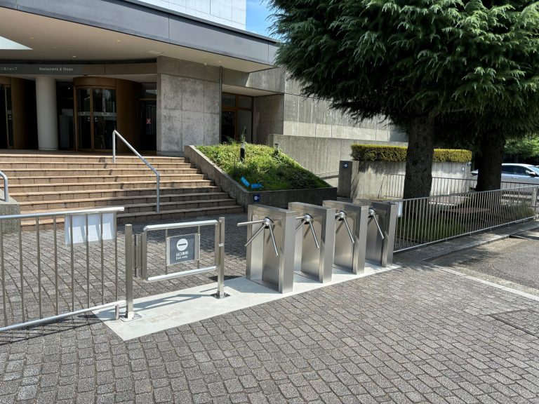 MR100 Waist high Turnstile Installation Museum Japan 2 Haywrd TUrnstiles scaled 2